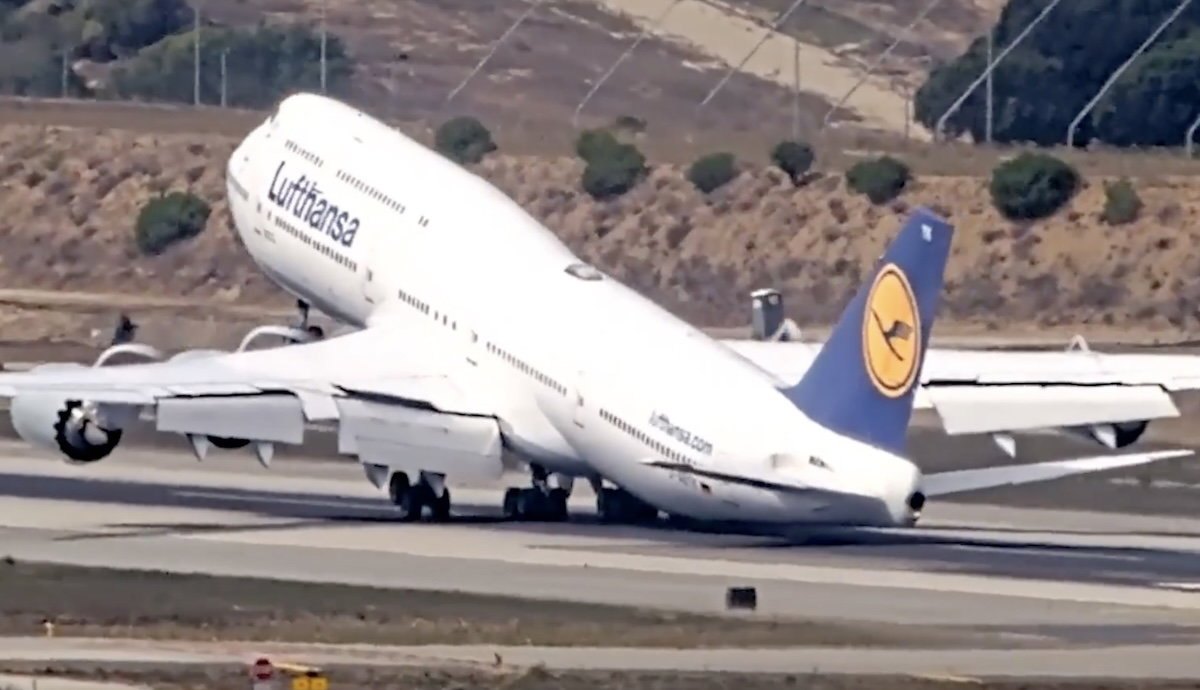 Lufthansa Boeing 747 Performs Eye-Catching Go-Around At LAX