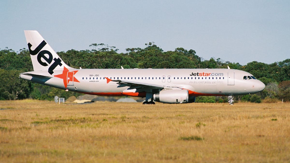 'Near miss' between Jetstar plane and van on airport runway