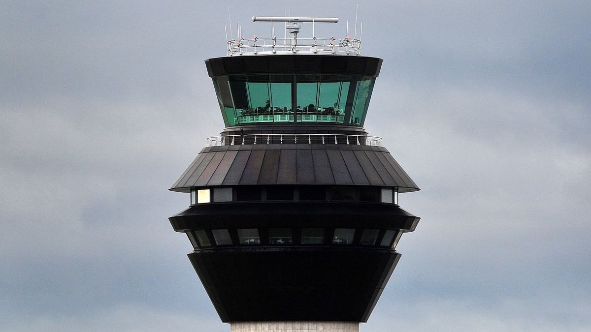 Manchester Airport passengers issued update as flights cancelled