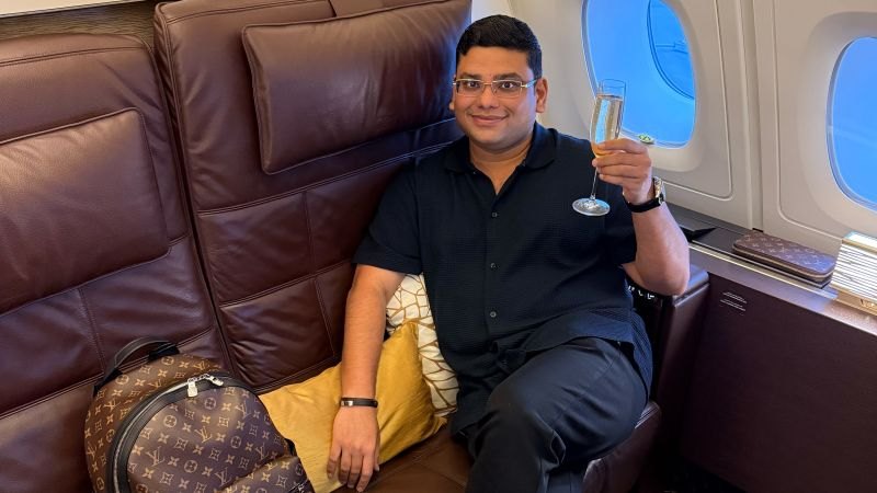 Meet the aviation superfan who installed an A380 suite in his apartment