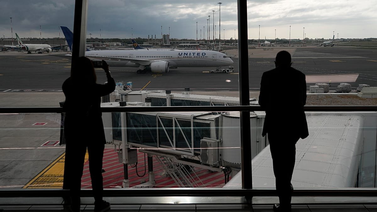 Italy data network glitch hits airports: Flights delayed and cancellations