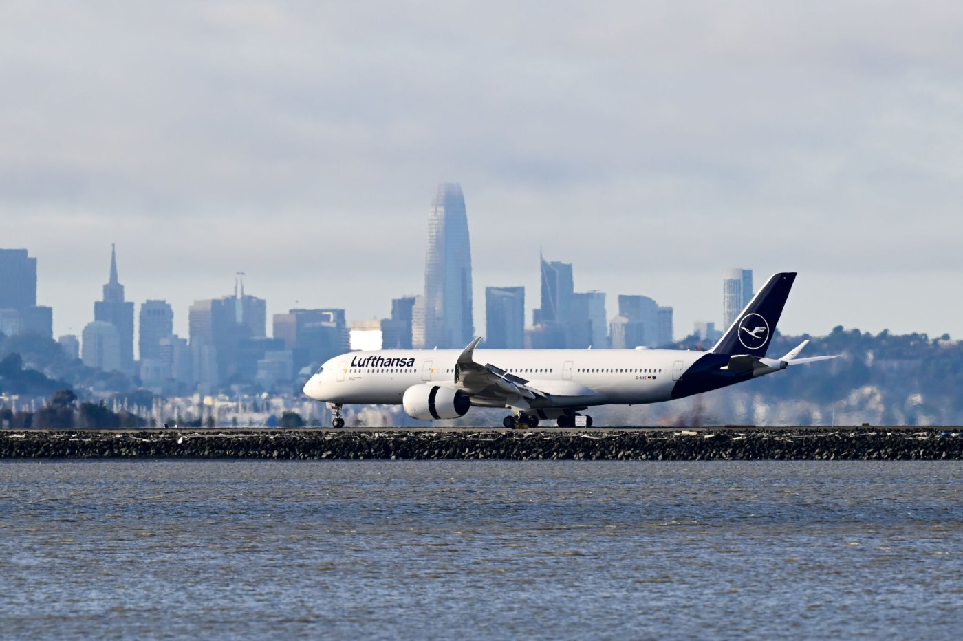 Pilot for European carrier Lufthansa spars with SFO