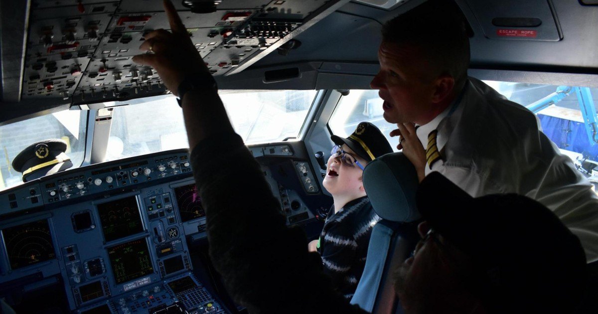 Toronto Pearson hosts airport familiarization tour for autistic and neurodivergent travellers