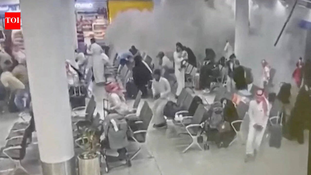 Over 45% of Saudi flights cancelled since October 8, residents scramble for alternatives