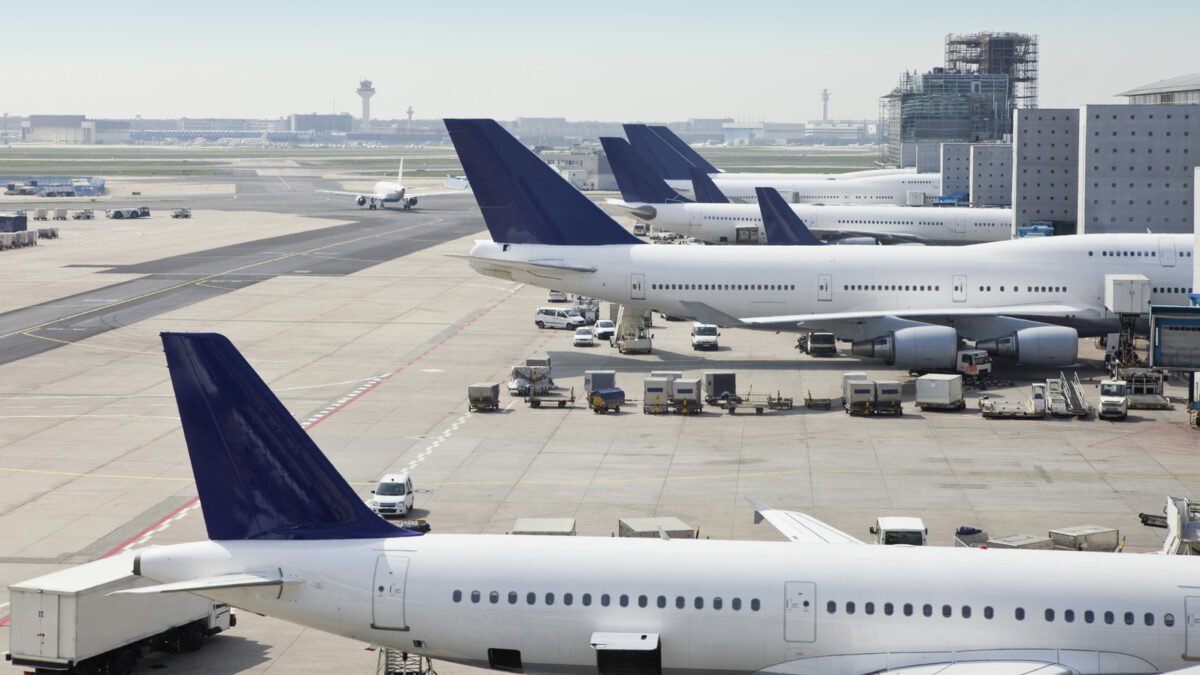 Here's What A 'Ground Stop' At An Airport Means For Passengers, According To A Pilot