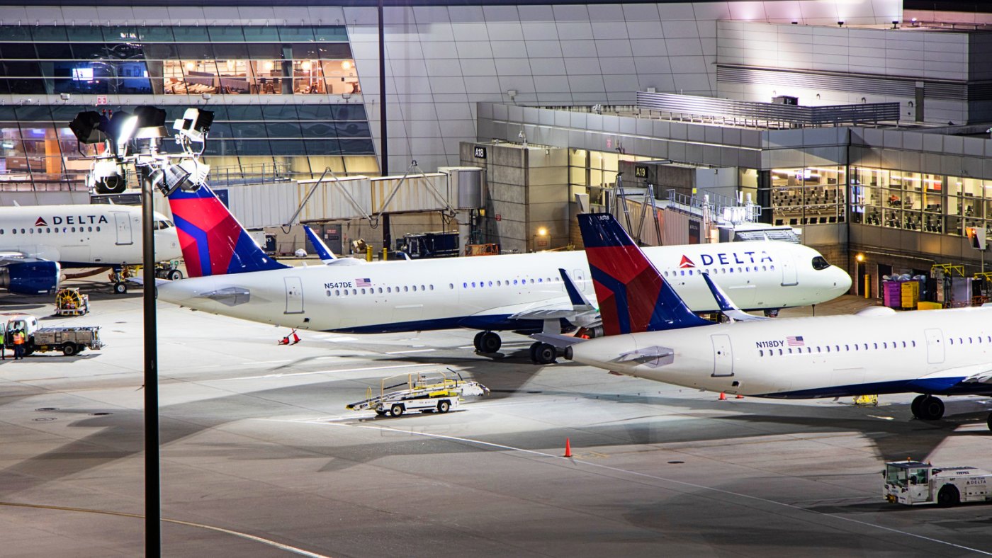 Delta Air Lines Flight 146 Evacuated After Drunk Business Class Passengers Refused To Leave