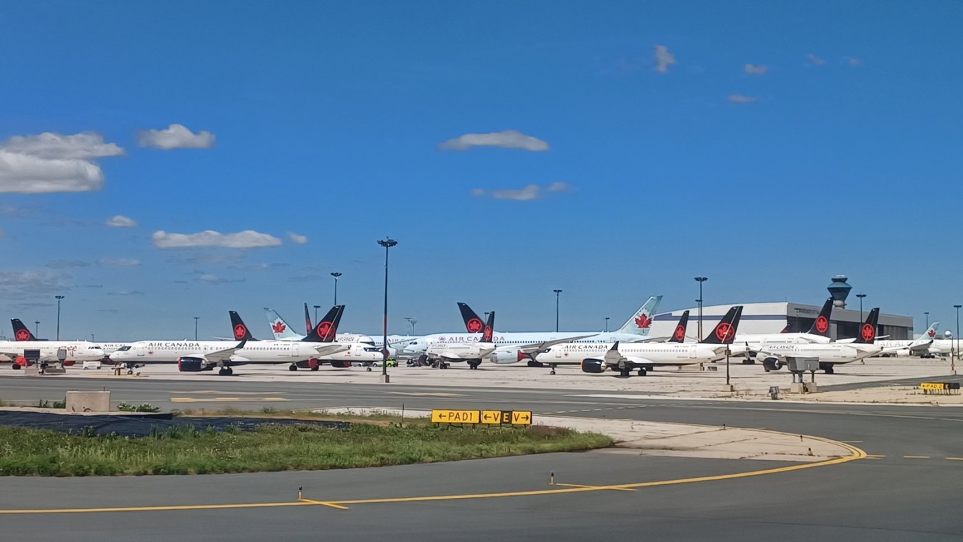 Toronto Pearson Airport Leaves Travelers Stranded Behind 40 Other Aircraft On Tarmac