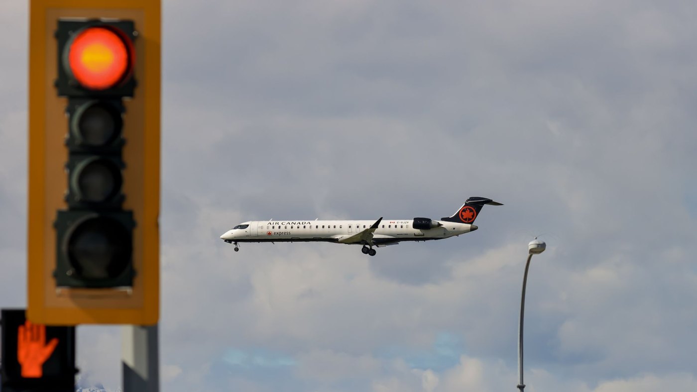 "Stop, Stop, Stop": ATC Scrambles To Halt Air Canada Jet As Southwest 737 Lands In St. Louis