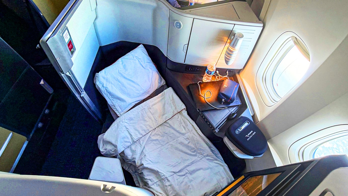 The Striking Differences Between American Airlines’ New Flagship Cabin & United’s Polaris Business Class