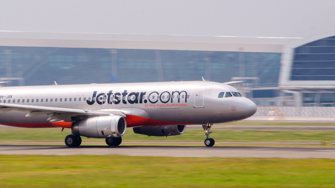 Jetstar & Qantas Ban Influencer Over Pre-Flight Life Jacket Inflation Stunt