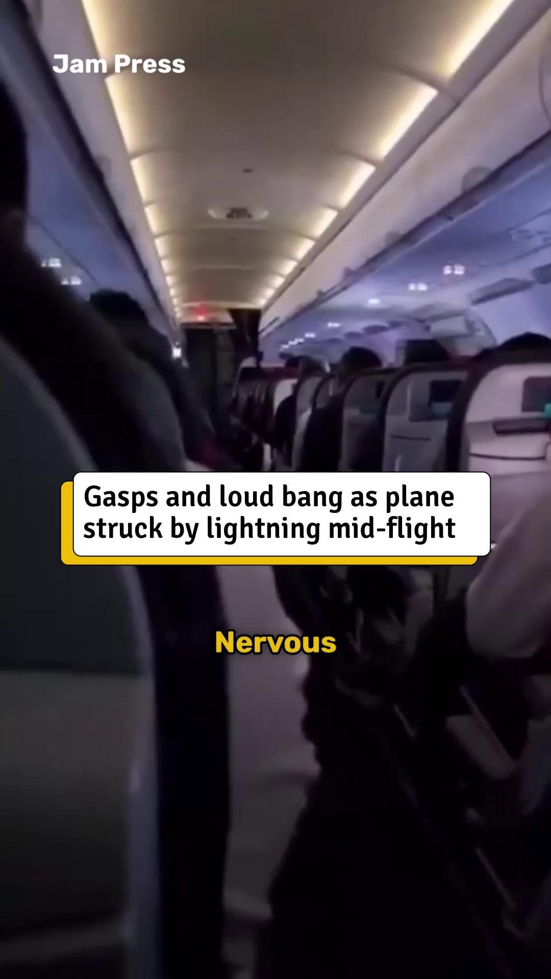 Manchester Evening News. . Terrifying footage has captured the moment lightning struck a plane. A bang could be heard as the aircraft was hit mid-flight 🤯 #breakingnews #plane #weathernews