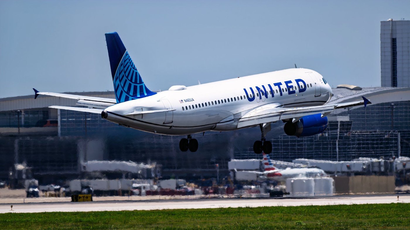 Reports: United Airlines Planning To Open New Crew Bases In Dallas/Fort Worth & Sacramento