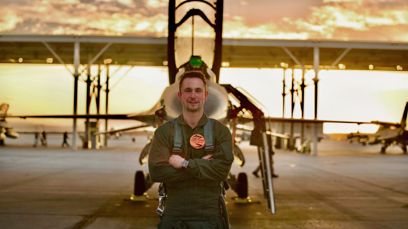Mach 1.58 & 9G: How This British YouTuber Flew A US Air Force F-16