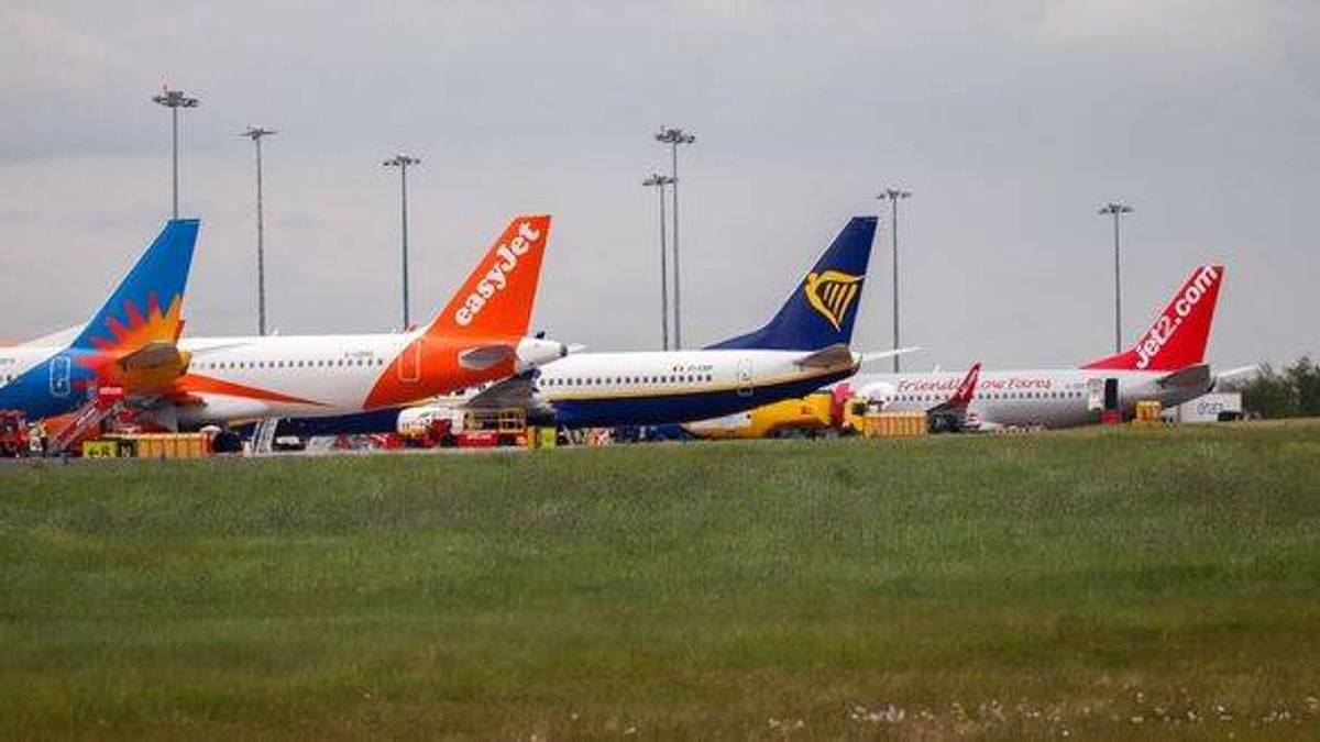 Leeds Bradford Airport chaos as Storm Boelo forces plane to 'circle three times'