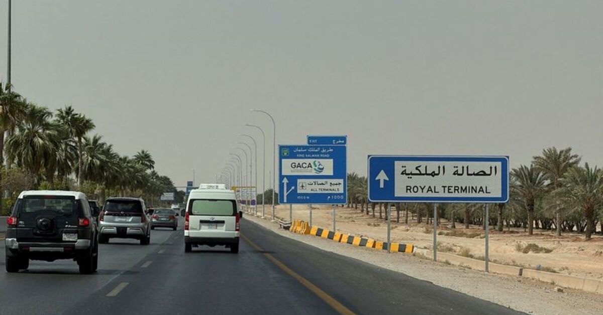 Saudi says Riyadh airport partly reopens despite renewed Houthi threats