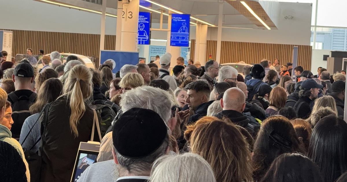 Airline issues update after passenger bags LEFT BEHIND in Stansted chaos