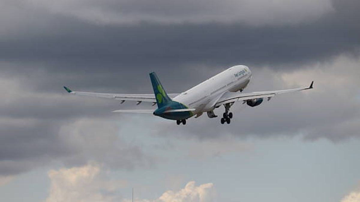 Dublin Airport faces delays as strong winds stop flights landing with new weather warning issued