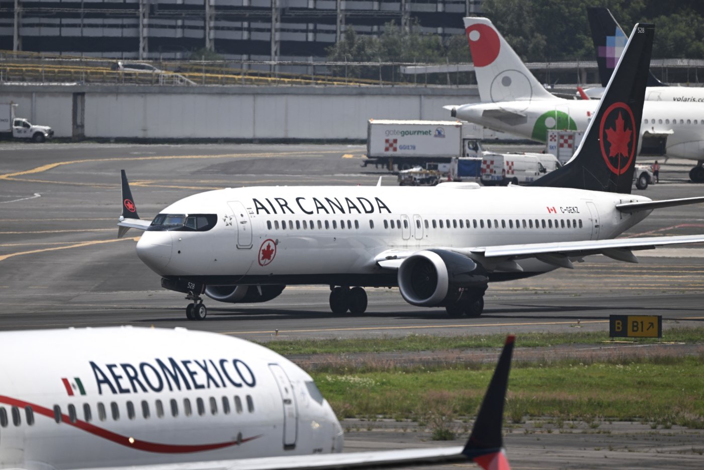 Toronto, Houston and Mexico City flights to Santiago return in one weekend