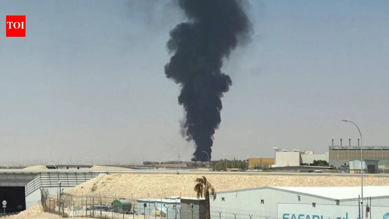 Houthis attack Saudi defence ministry in Riyadh; bomb airport, airbase & refinery