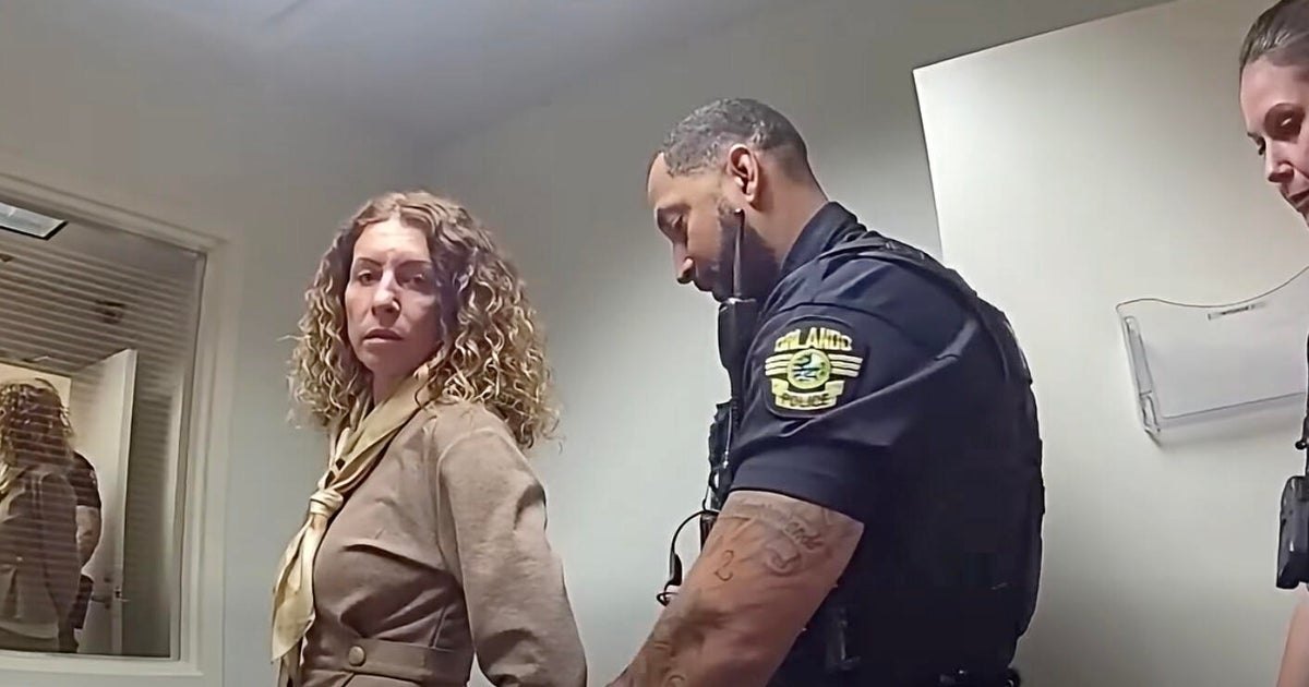 Florida mom arrested at airport for leaving 4 kids home alone during work trip to Vegas
