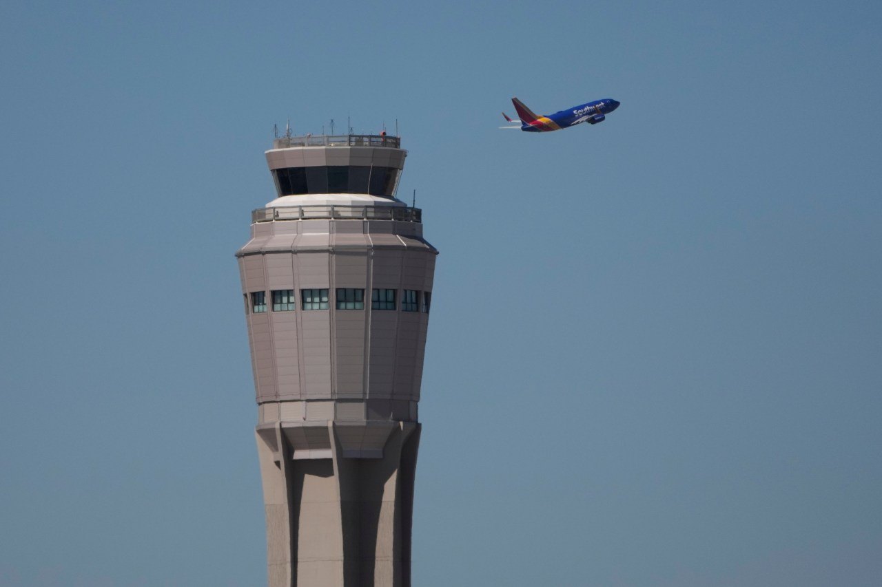 Man accused of texting hijacking threats, racial slurs on Las Vegas flight claimed it was ‘banter between coworkers’