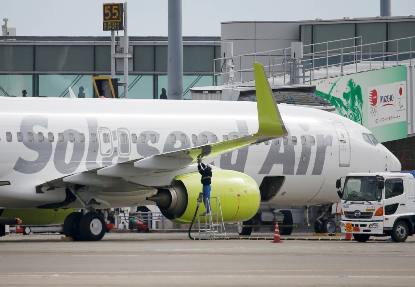 ANA holdings to fully acquire parent of two midsize airlines