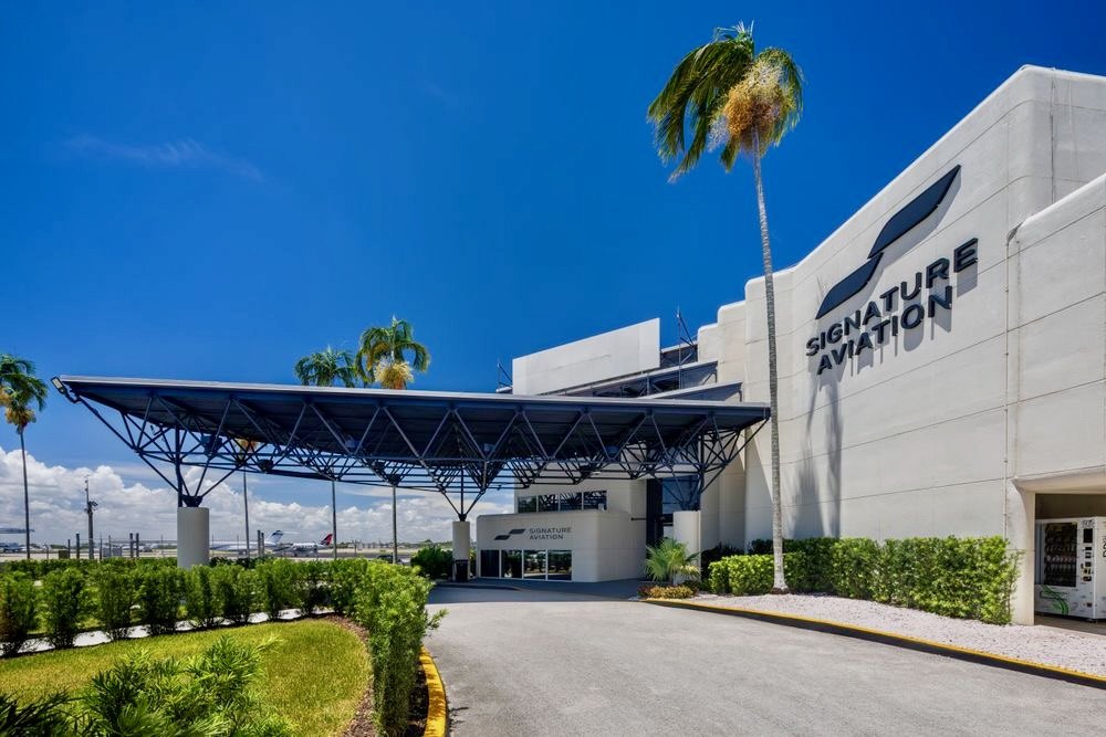 Signature moves to simplify FBO fees after years of pilot complaints