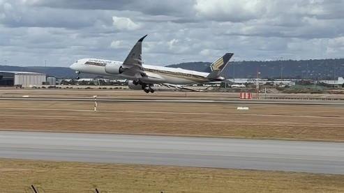 Dramatic moment passenger plane aborts Perth Airport landing